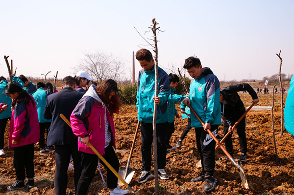 “攜手植樹，共創藍天”丨南京新華師生共筑新華育才林