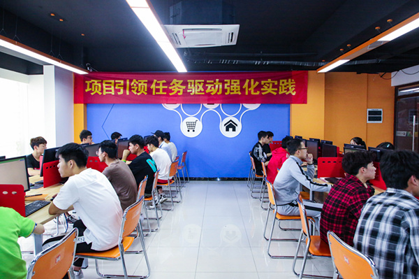 搞互聯網教育我們是認真的，搞互聯網知識競賽我們也是認真的！