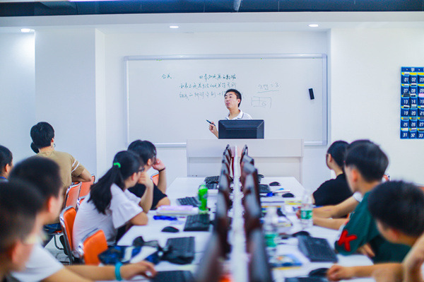 南京新華電腦的學(xué)費(fèi)多少？學(xué)費(fèi)貴么？