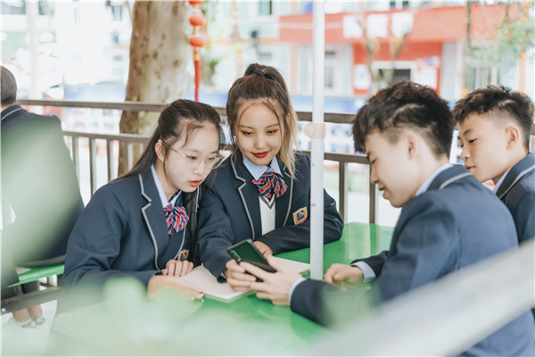 小孩兒初三了學(xué)習(xí)成績不理想，是上普高還是上職中學(xué)一門技術(shù)？