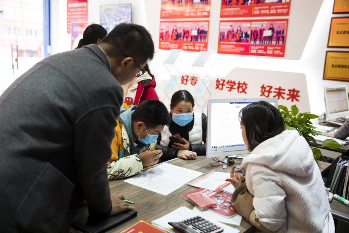 為什么總勸你來校實地考察？好學校不怕比較！