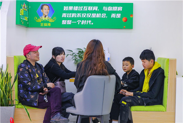 南京新華五一試學體驗周火爆開啟！