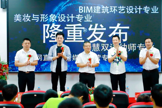 傳遞向上力量！新華電腦學?！独蠋焷砹恕?月繼續(xù)開講！