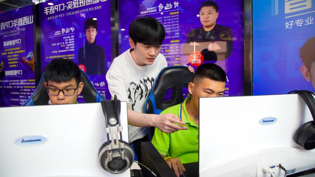 傳遞向上力量！新華電腦學?！独蠋焷砹恕?月繼續(xù)開講！