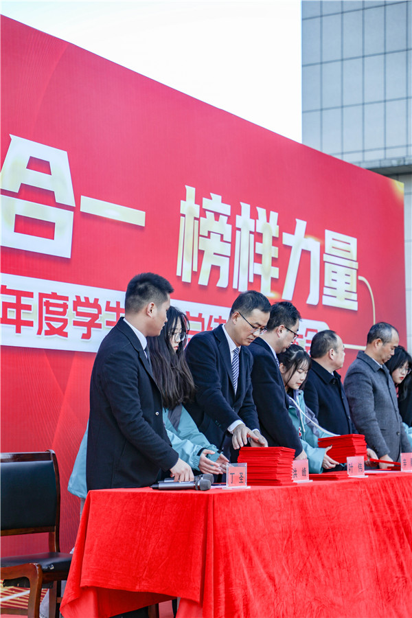 知行合一，榜樣力量 —南京新華2021年度學生工作總結(jié)暨表彰大會圓滿落幕！