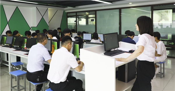 南京新華結課答辯|你們的成長，我們來見證！