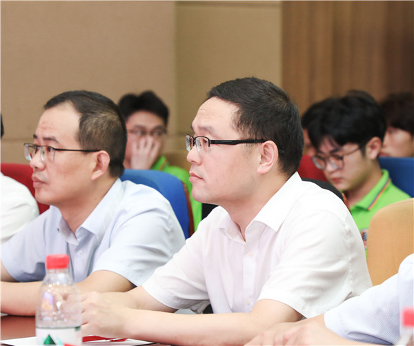為幫助我校學(xué)生明確職業(yè)生涯規(guī)劃，確定個人職業(yè)方向，強(qiáng)化職業(yè)規(guī)劃意識，更好地樹立個人理想，2022年7月29日，南京新華電腦專修學(xué)校在學(xué)術(shù)報告廳舉行第十二屆職業(yè)生涯規(guī)劃演講大賽