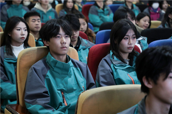 青春有為 逐夢前行|南京新華舉行2023年第四季度社團學生干部大會暨下半年新發展團員入團儀式