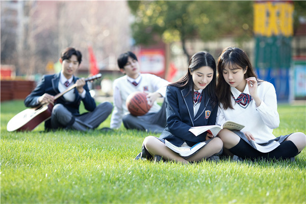 初<a href=http://njxh.cn target=_blank class=infotextkey>高中</a>女生選什么<a href=http://njxh.cn target=_blank class=infotextkey>專業</a>好？