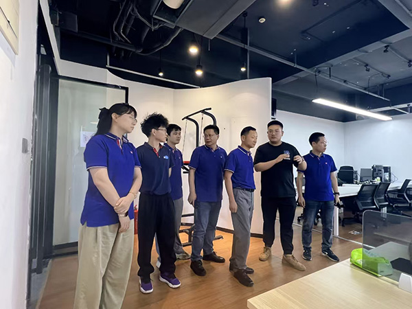 南京新華教師團隊赴合作企業南京唯意信息科技有限公司參觀交流
