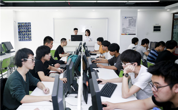 南京新華電腦專修學院好不好，到底怎么樣？